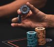 Tout savoir sur la distribution des jetons au poker